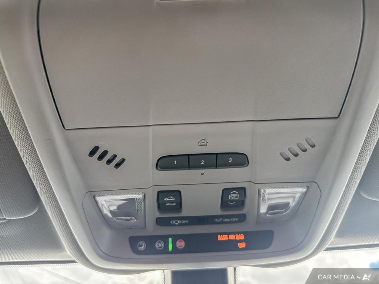 2018 Chevrolet Equinox LT / ROOF / HTD SEATS / SUNROOF / NO ACCIDENTS - Photo #19