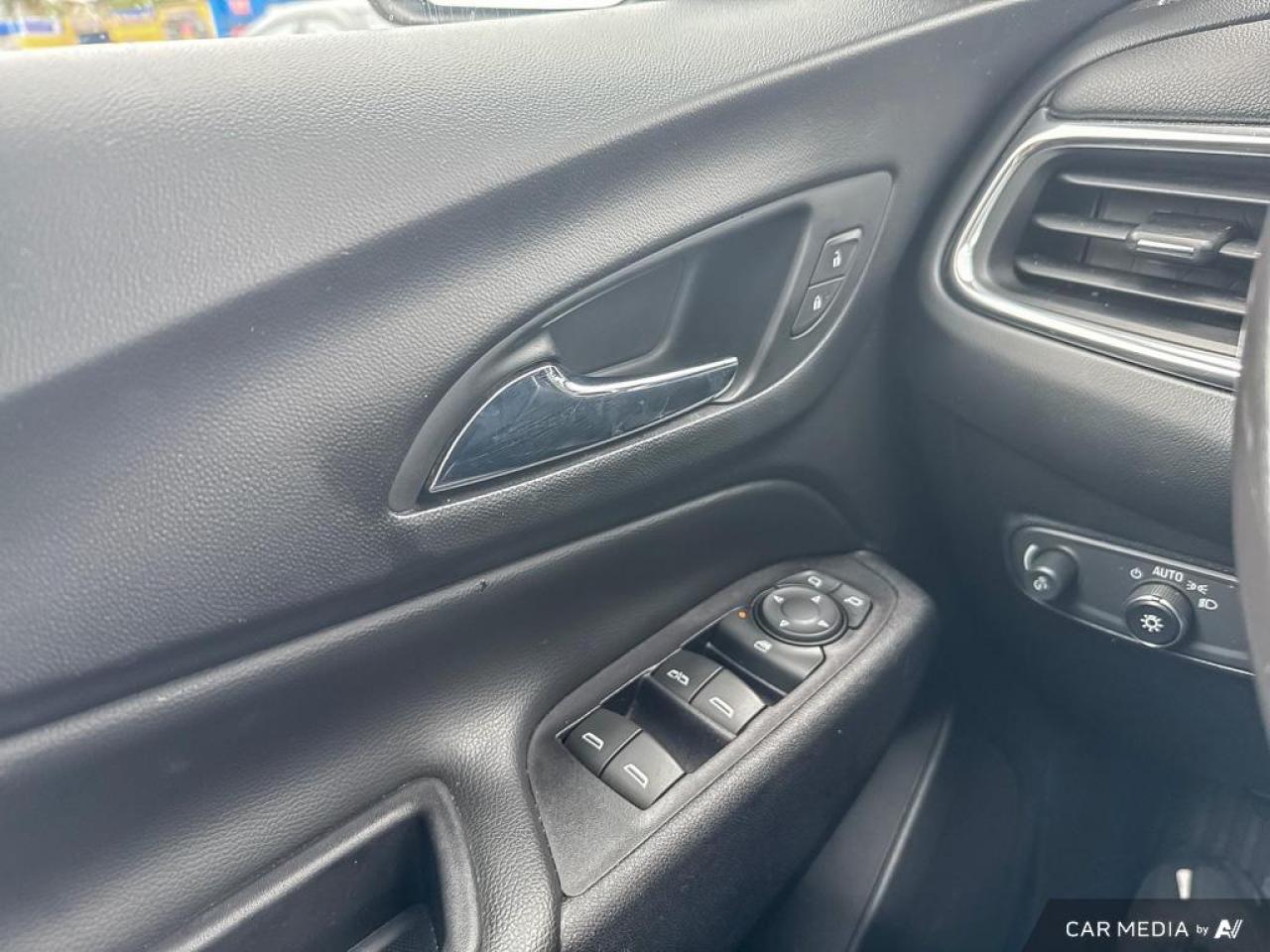 2018 Chevrolet Equinox LT / ROOF / HTD SEATS / SUNROOF / NO ACCIDENTS - Photo #13