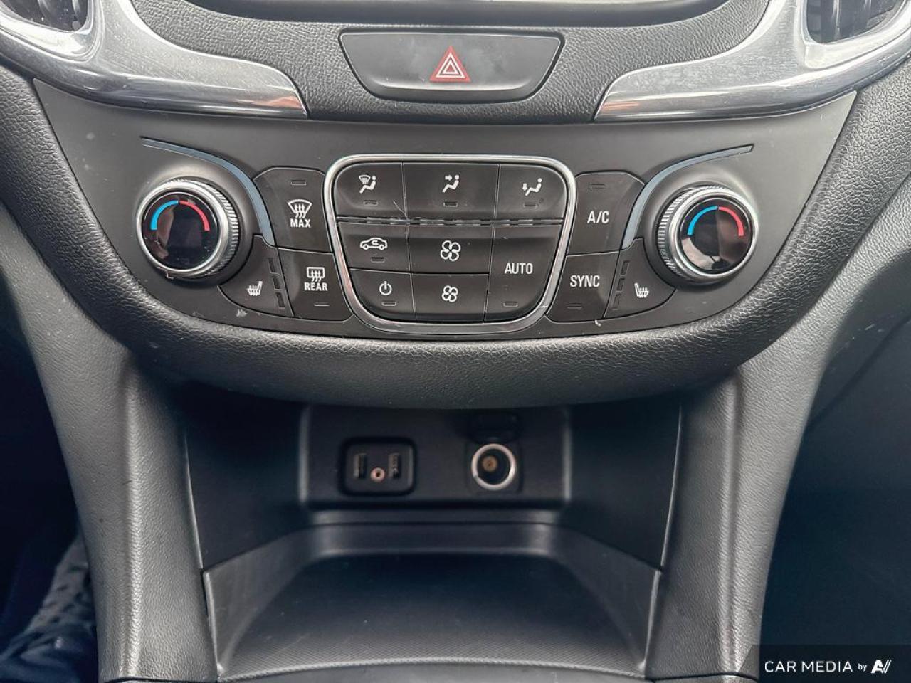 2018 Chevrolet Equinox LT / ROOF / HTD SEATS / SUNROOF / NO ACCIDENTS - Photo #17