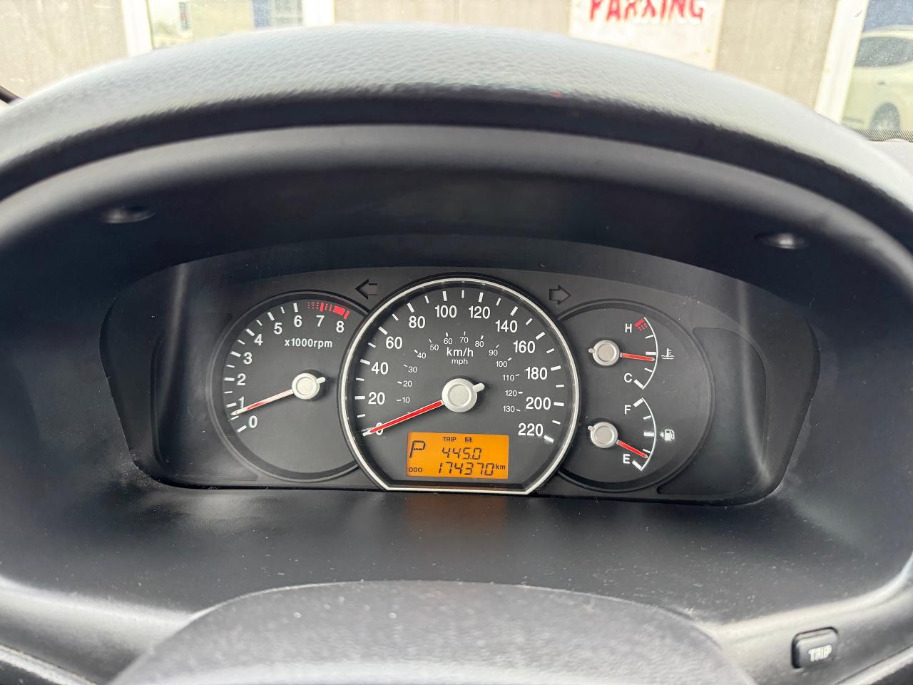2009 Kia Rondo EX - Photo #22