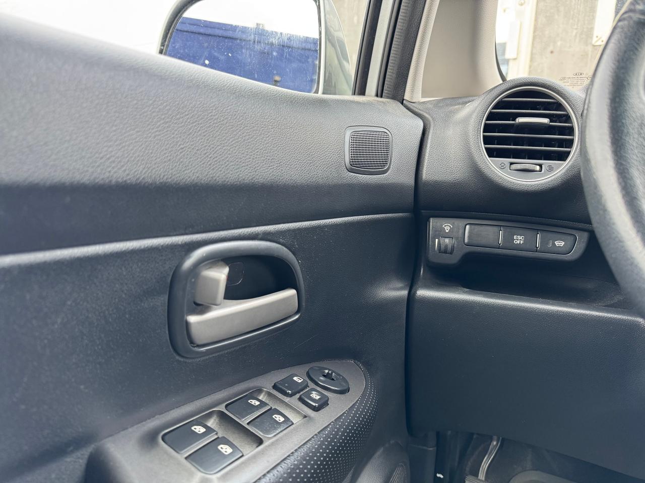 2009 Kia Rondo EX - Photo #20