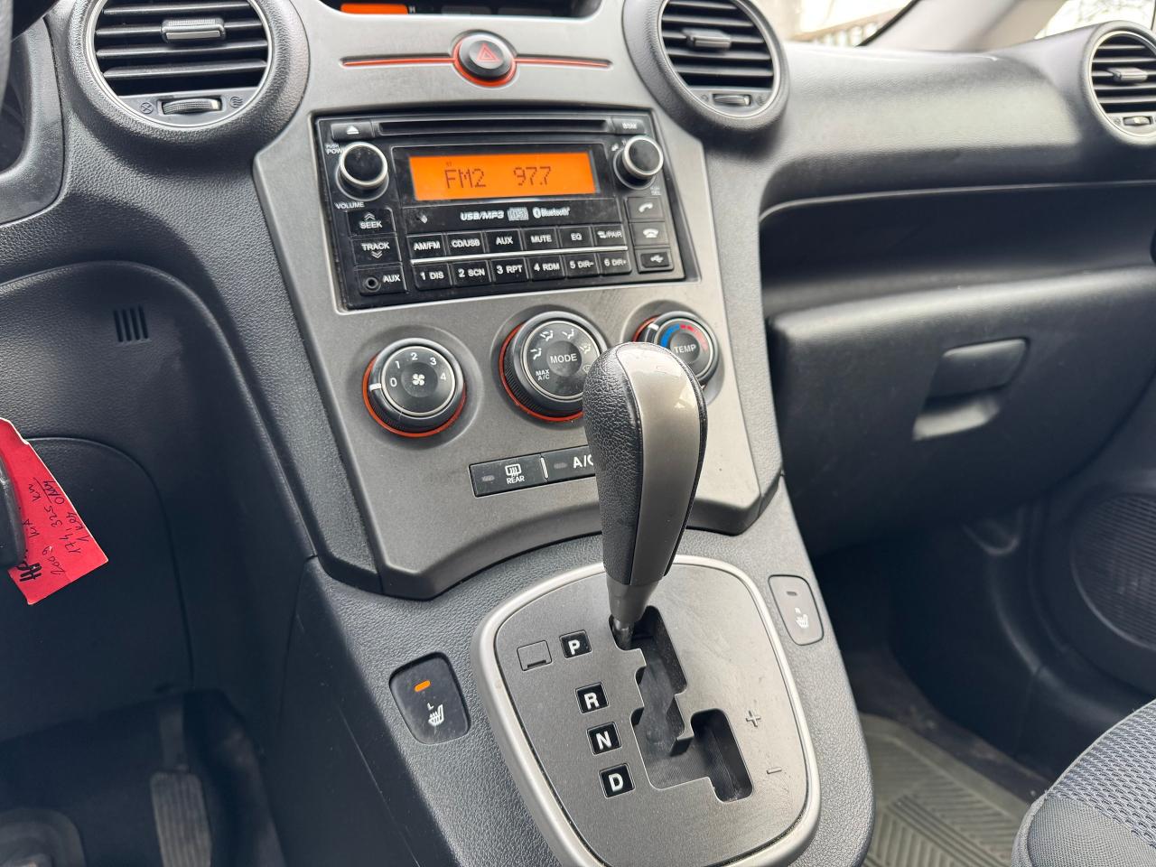 2009 Kia Rondo EX - Photo #19