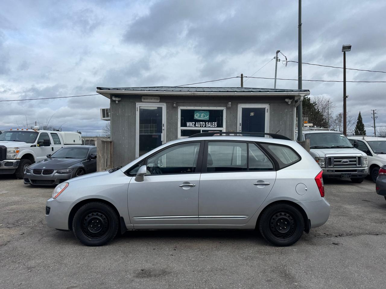 2009 Kia Rondo EX Photo4