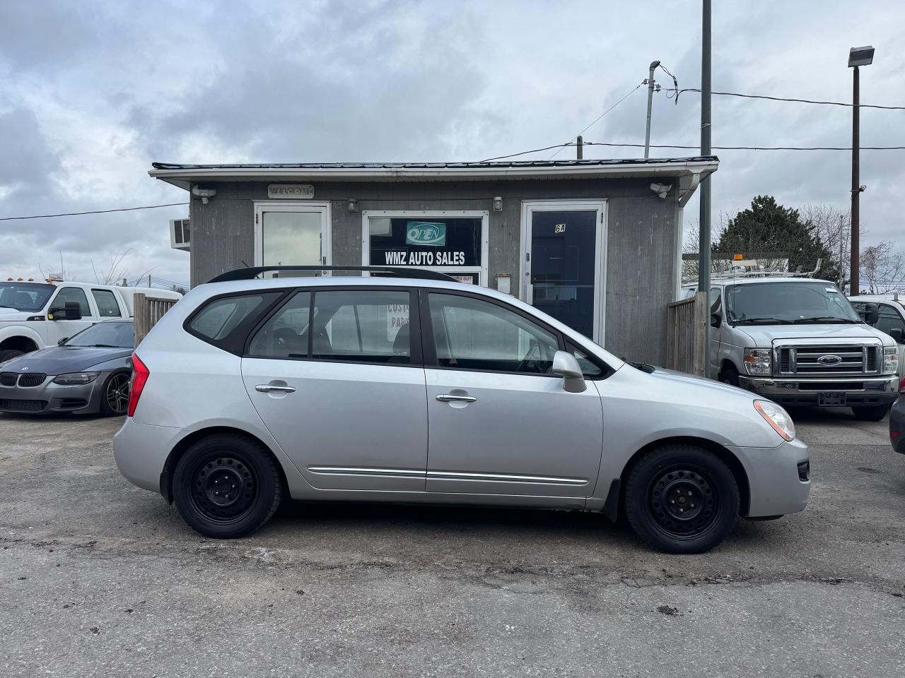 2009 Kia Rondo EX - Photo #10