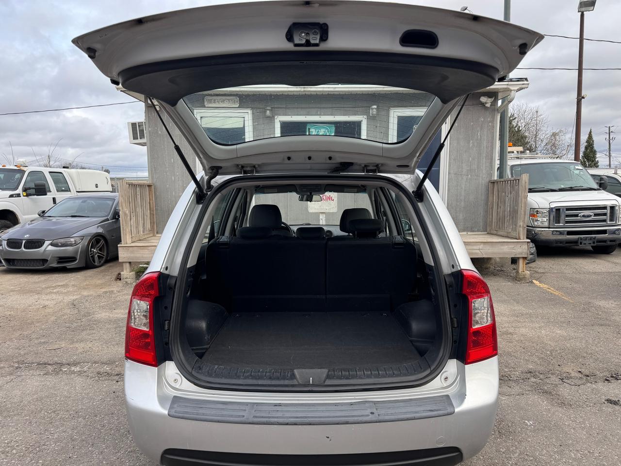 2009 Kia Rondo EX - Photo #8