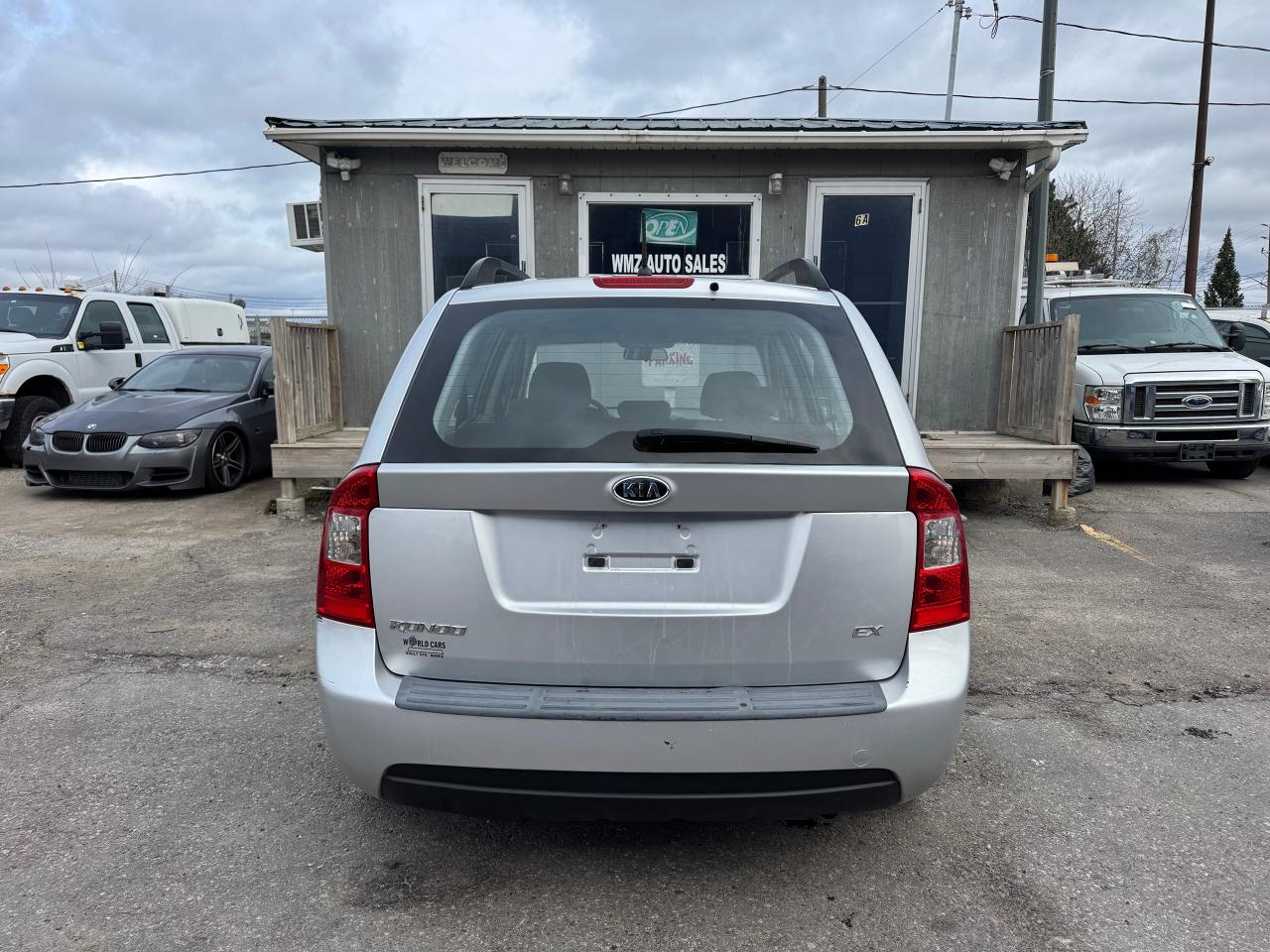 2009 Kia Rondo EX - Photo #7