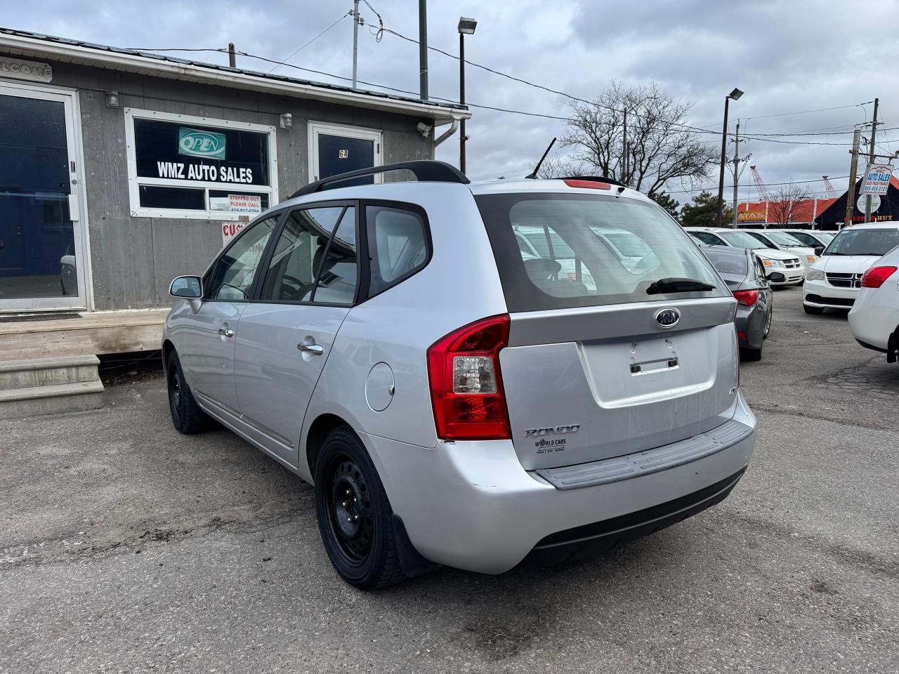 2009 Kia Rondo EX - Photo #6