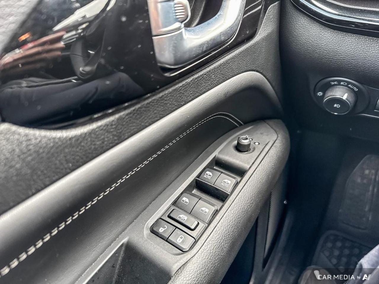2023 Jeep Compass ALTITUDE / 4x4 / NAV / HTD SEATS / NO ACCIDENTS - Photo #14