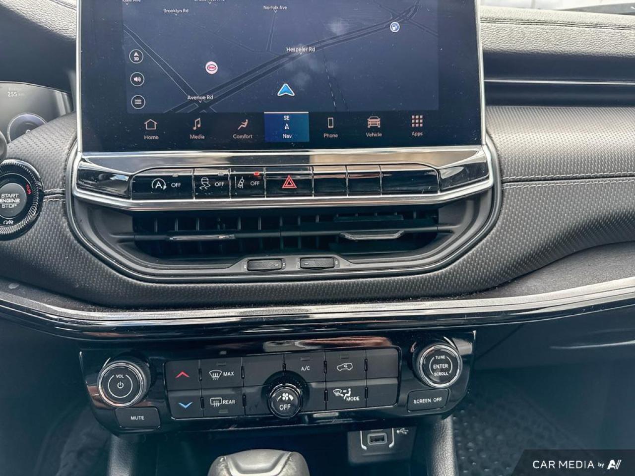 2023 Jeep Compass ALTITUDE / 4x4 / NAV / HTD SEATS / NO ACCIDENTS - Photo #18