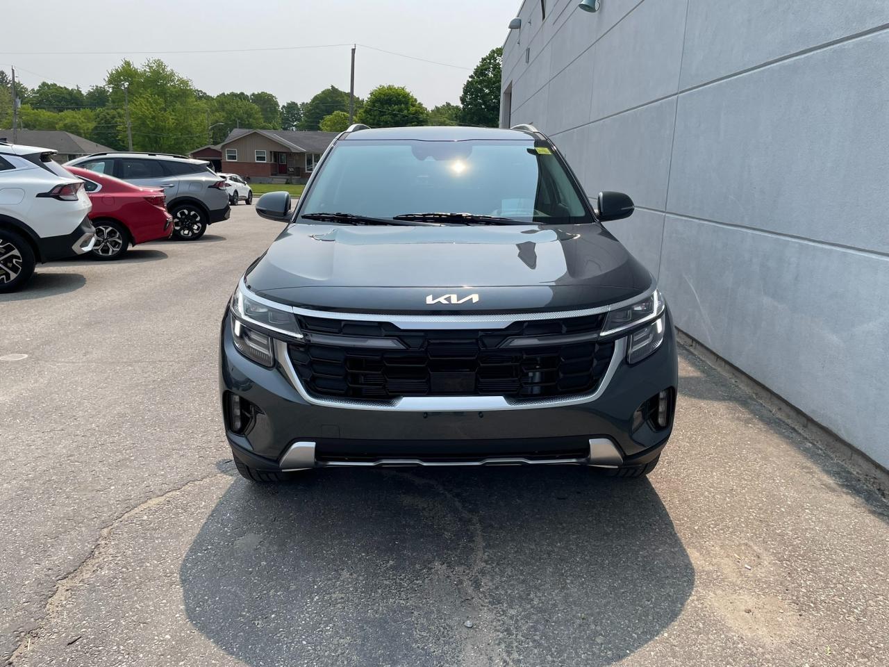 2025 Kia Seltos SX w/Black Interior Photo2