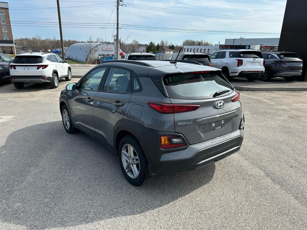 2021 Hyundai KONA 2.0L Essential AWD Photo3