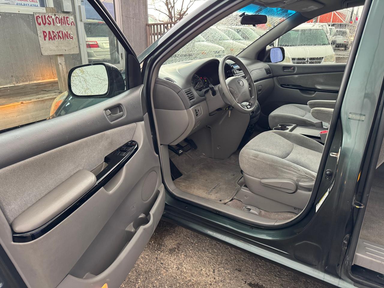 2005 Toyota Sienna CE - Photo #17