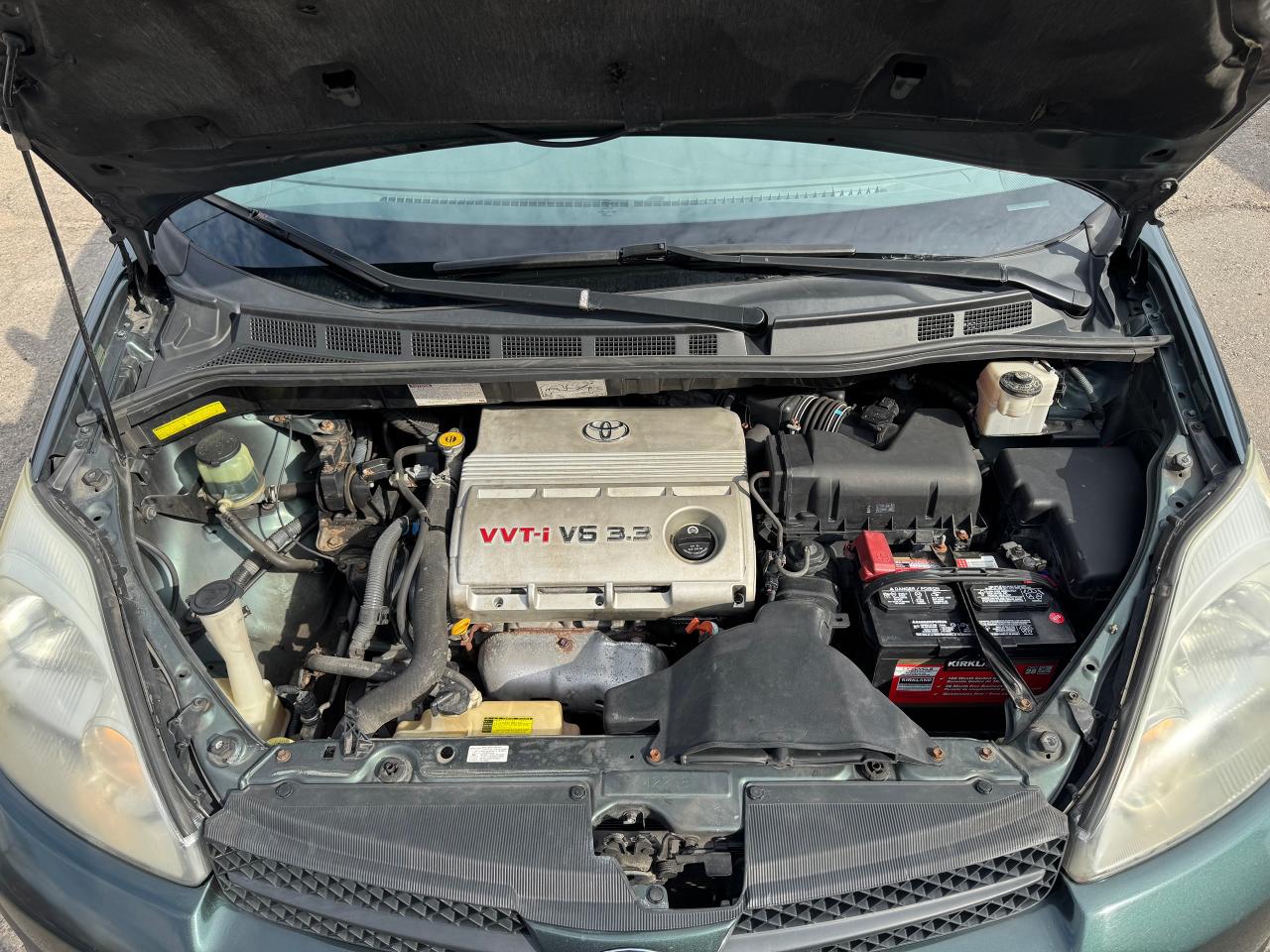 2005 Toyota Sienna CE - Photo #2