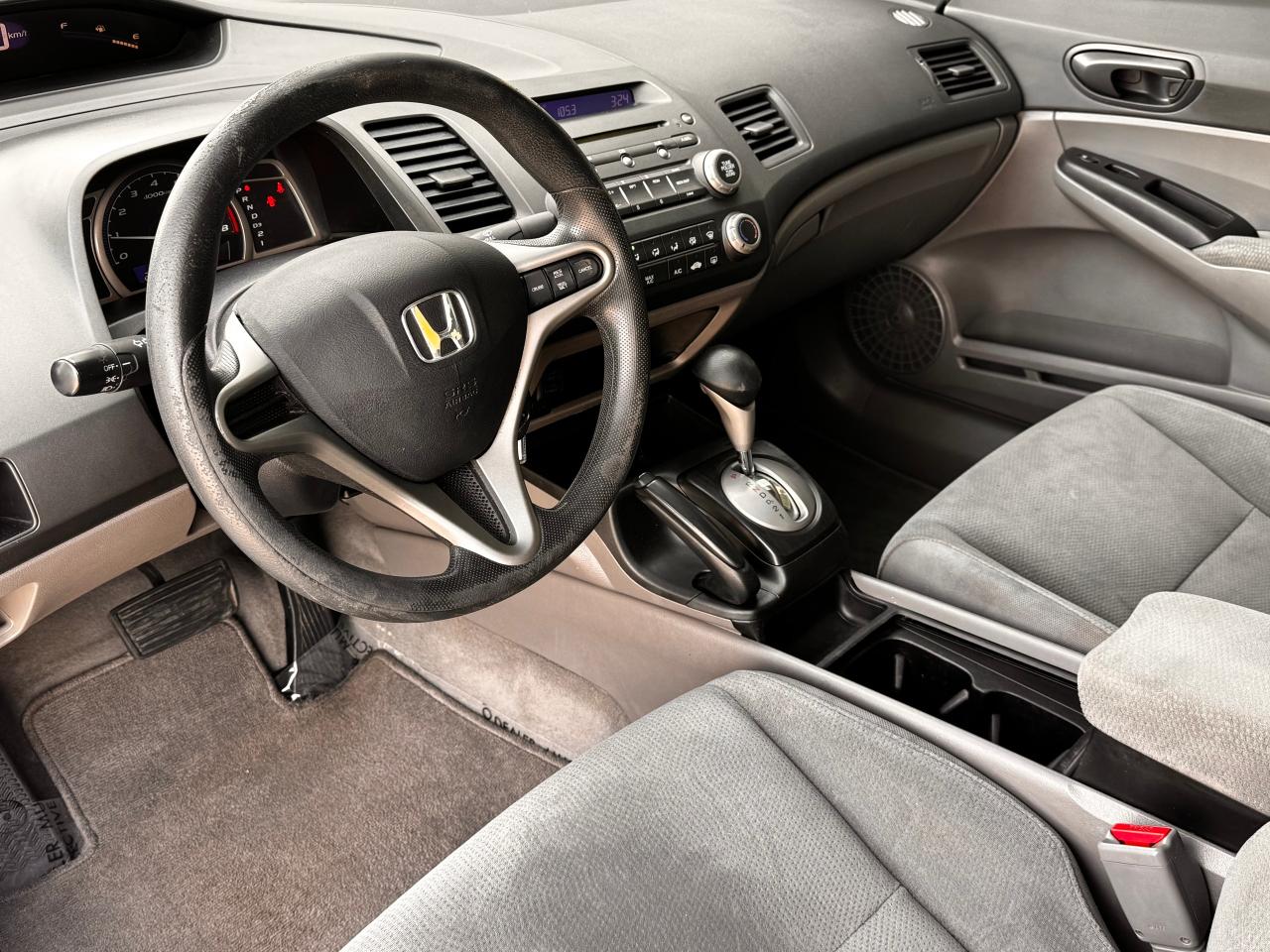 2011 Honda Civic DX-G **GREAT COMMUTER CAR** - Photo #15