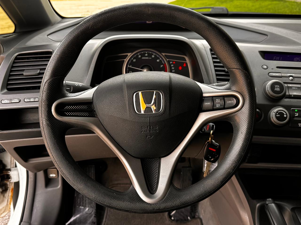 2011 Honda Civic DX-G **GREAT COMMUTER CAR** - Photo #16