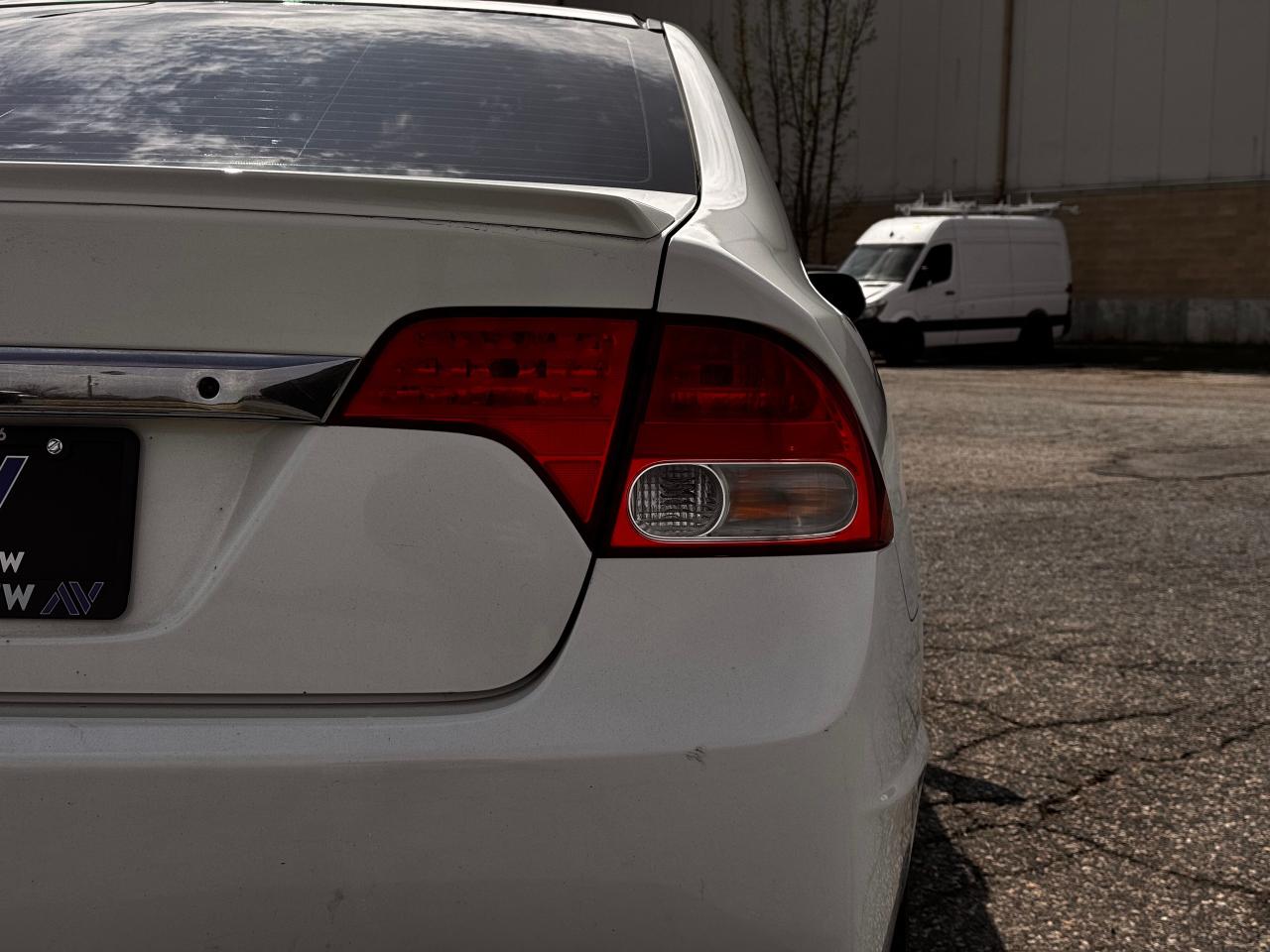 2011 Honda Civic DX-G **GREAT COMMUTER CAR** - Photo #12