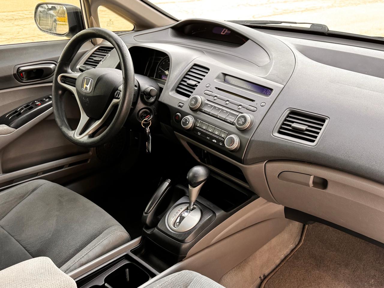 2011 Honda Civic DX-G **GREAT COMMUTER CAR** - Photo #26