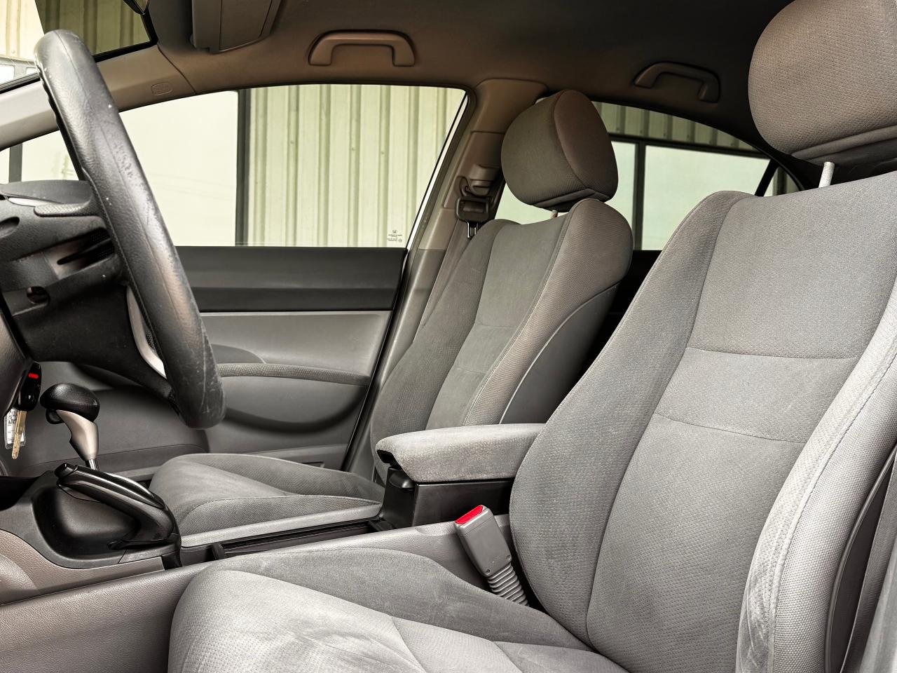 2011 Honda Civic DX-G **GREAT COMMUTER CAR** - Photo #22