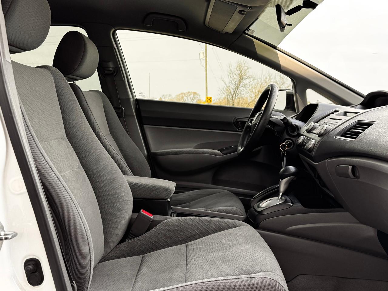 2011 Honda Civic DX-G **GREAT COMMUTER CAR** - Photo #25