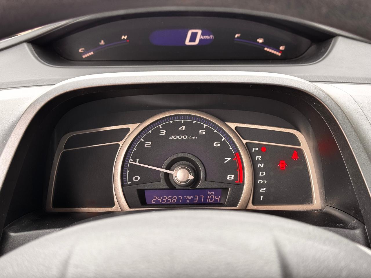 2011 Honda Civic DX-G **GREAT COMMUTER CAR** - Photo #17