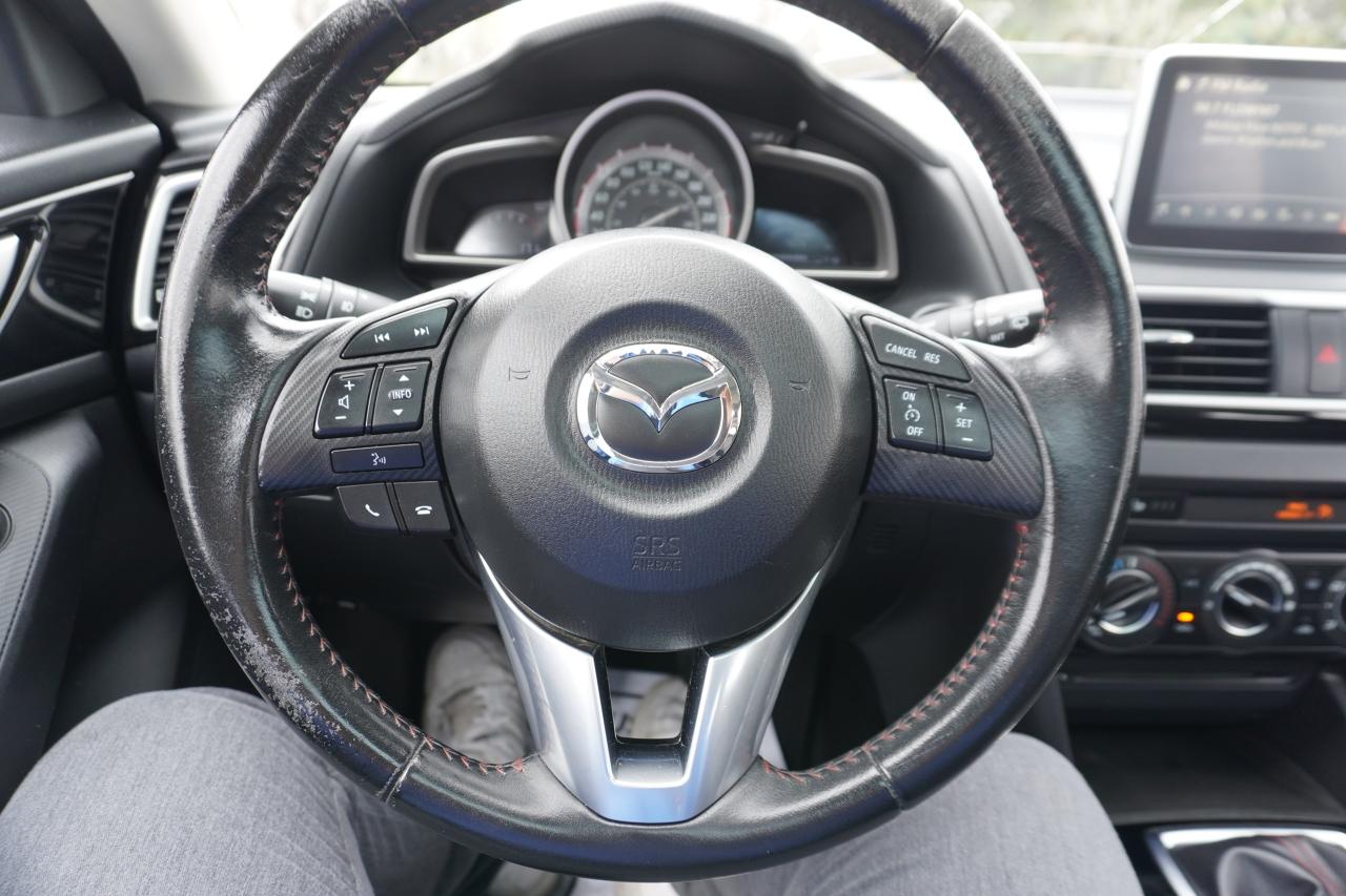 2014 Mazda MAZDA3 GS HATCHBACK / MANUAL / DEALER SERVICED / SUNROOF - Photo #11