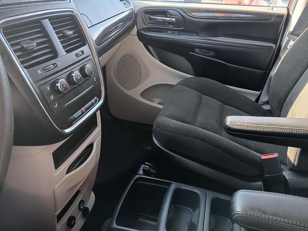 2019 Dodge Grand Caravan 7 Pass, BU Cam, Power Seat, Bluetooth - Photo #18