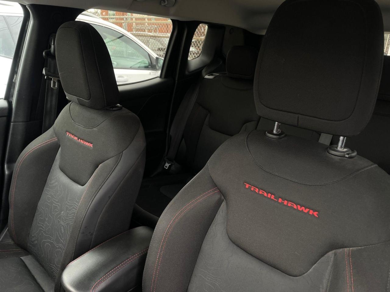 2016 Jeep Renegade Trailhawk *AWD, BACKUP CAM, HEATED SEAT &STEERING* - Photo #10