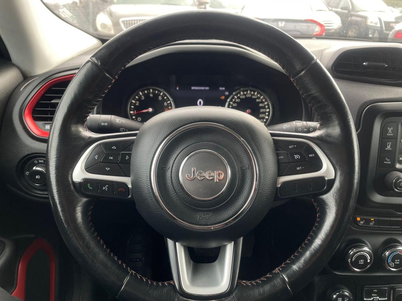 2016 Jeep Renegade Trailhawk *AWD, BACKUP CAM, HEATED SEAT &STEERING* - Photo #12