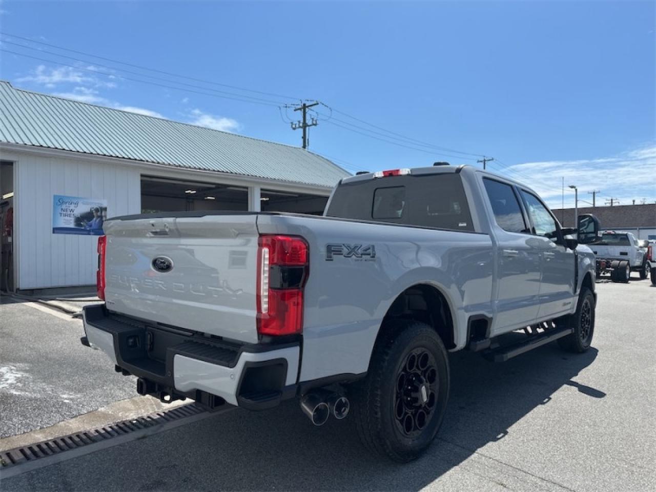 2025 Ford F-350 Super Duty XLT  - Diesel Engine Photo4