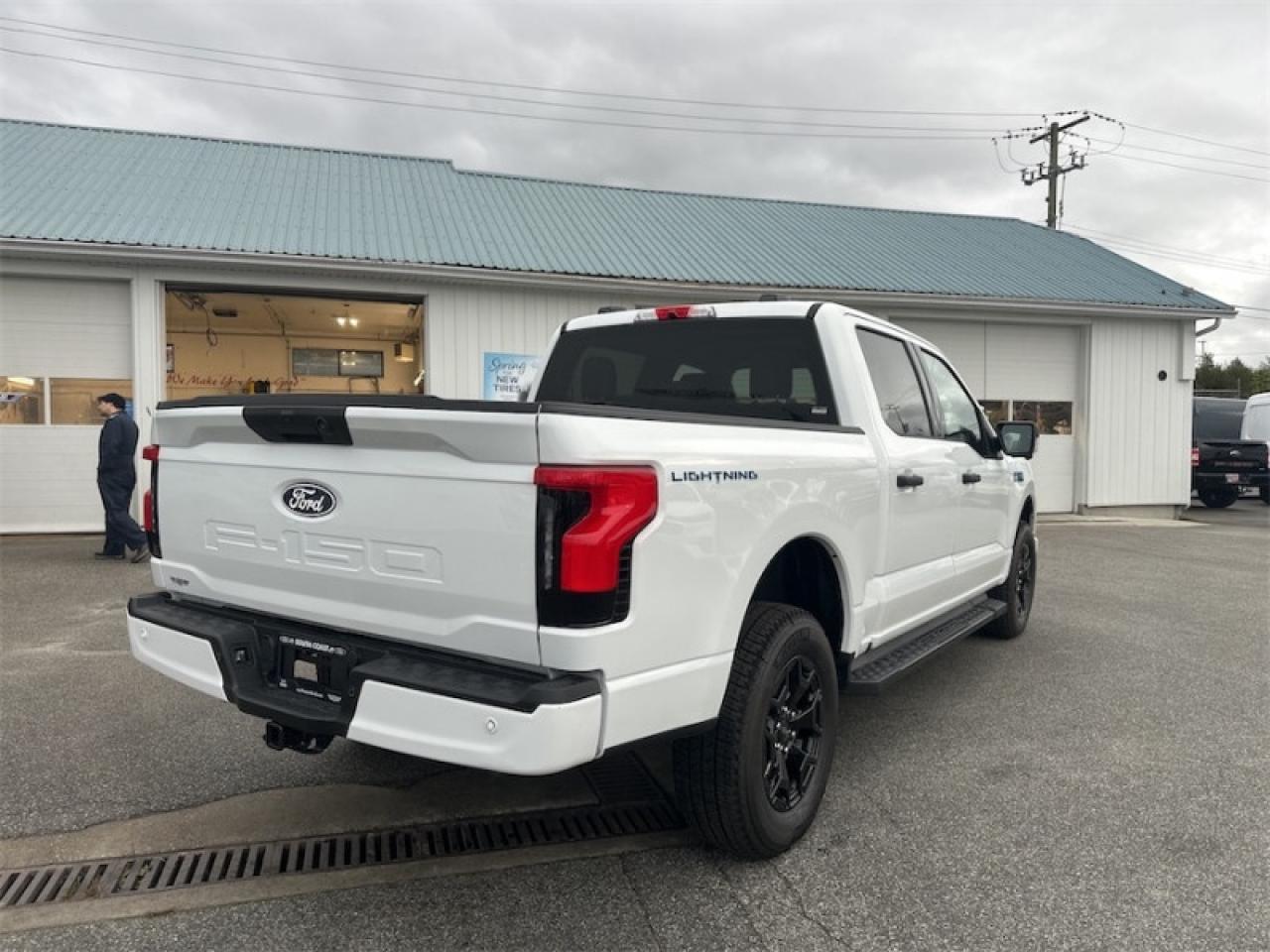 2025 Ford F-150 Lightning XLT  - Tailgate Step Photo4