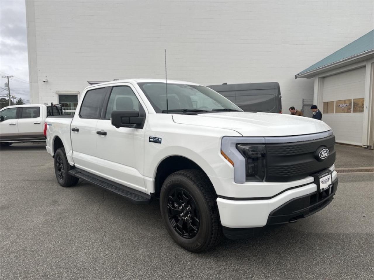 2025 Ford F-150 Lightning XLT  - Tailgate Step Photo5