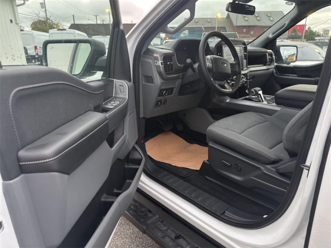 2025 Ford F-150 Lightning XLT  - Tailgate Step Photo5
