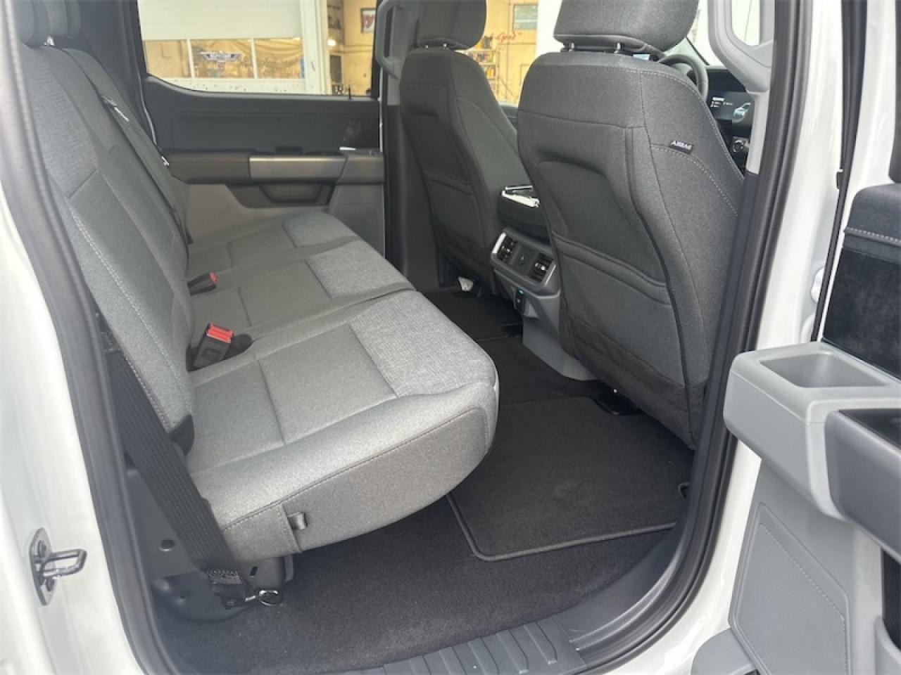 2025 Ford F-150 Lightning XLT  - Tailgate Step Photo5