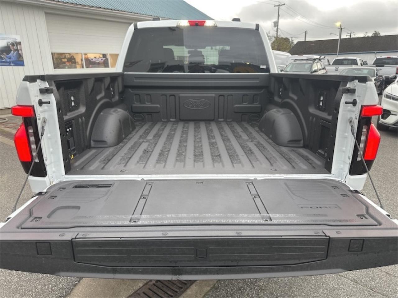 2025 Ford F-150 Lightning XLT  - Tailgate Step Photo5