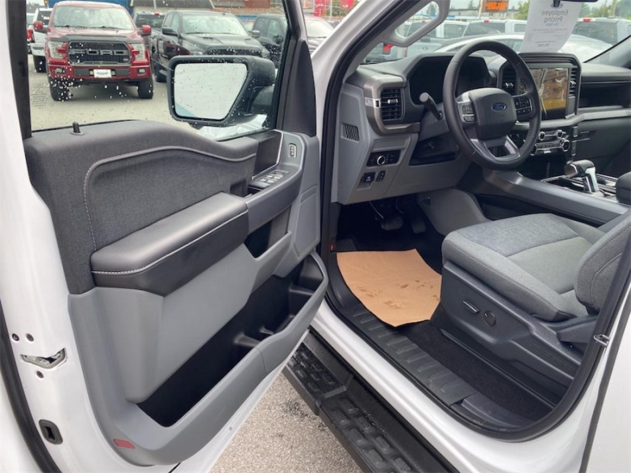 2025 Ford F-150 Lightning XLT  - Tailgate Step Photo5