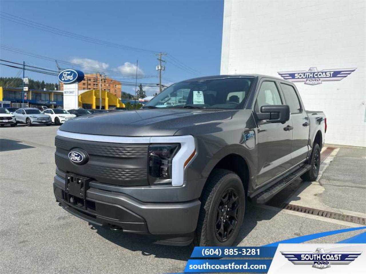 2025 Ford F-150 Lightning XLT  - Tailgate Step Photo0