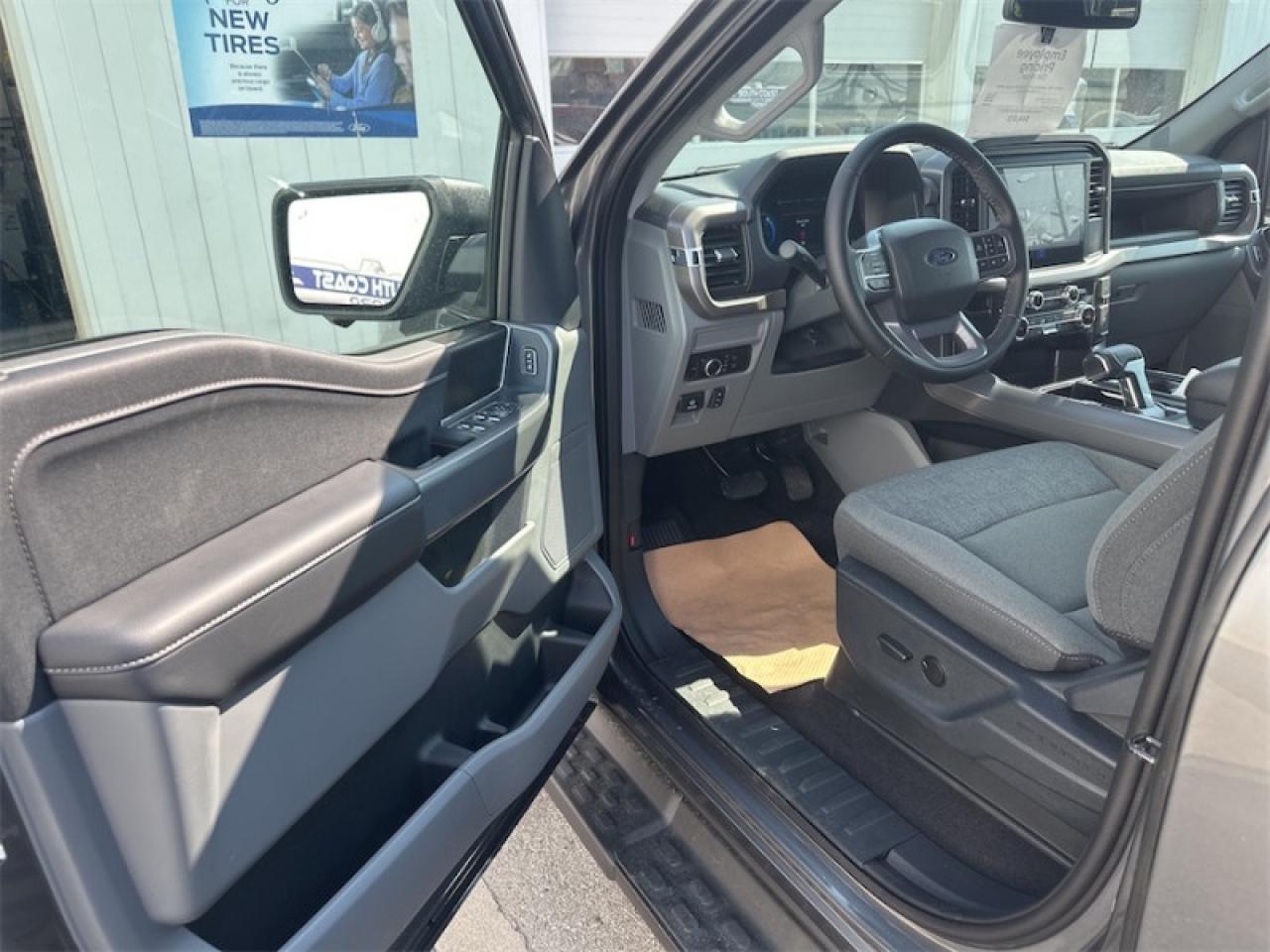 2025 Ford F-150 Lightning XLT  - Tailgate Step Photo5