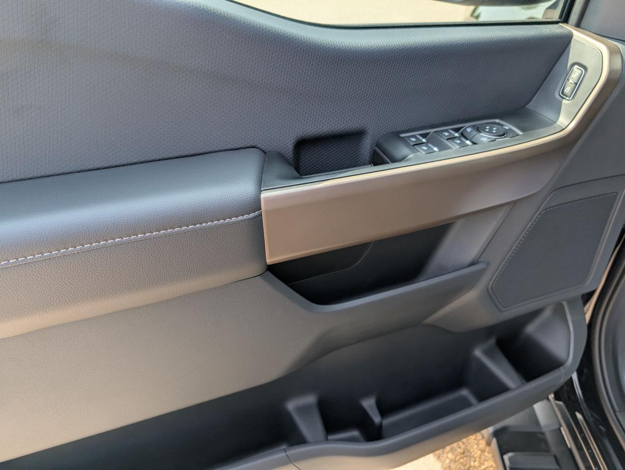 2025 Ford F-150 STX Photo5