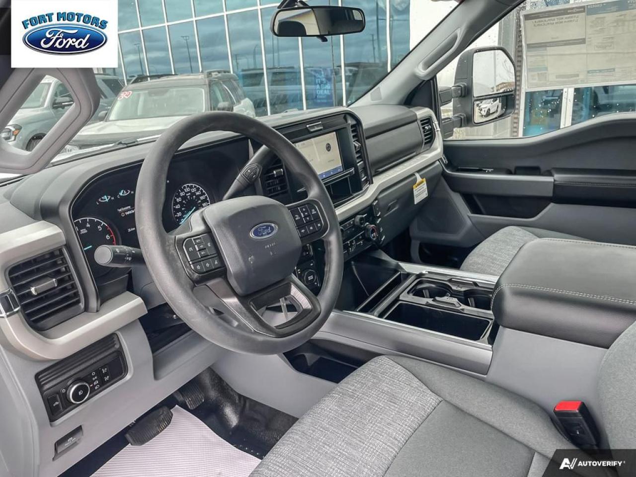 2025 Ford SUPERDUTY F-350® XLT Photo5