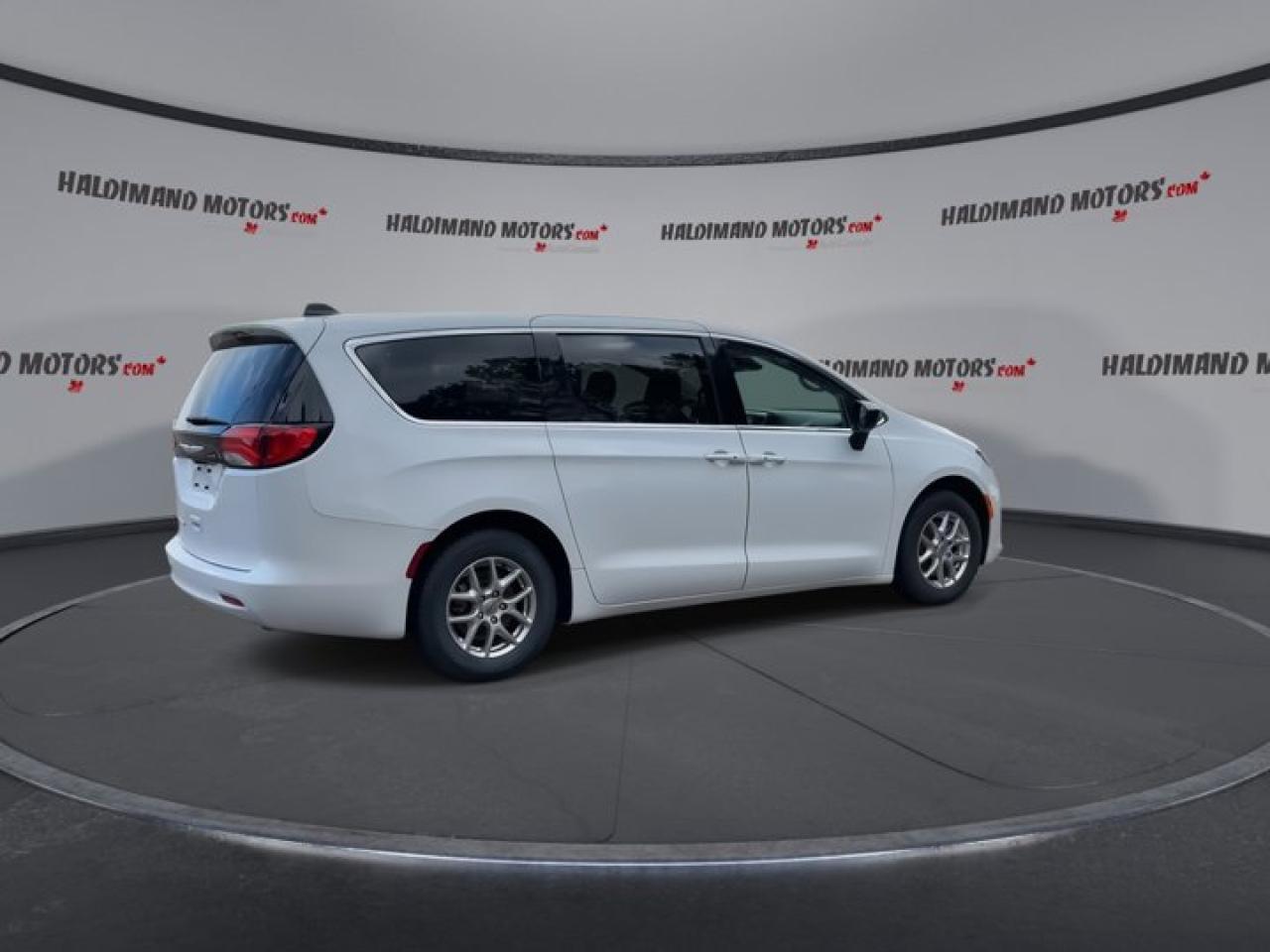 2024 Dodge Grand Caravan SXT | Heated Seats | Apple Carplay Photo