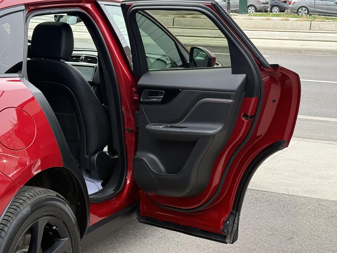 2019 Jaguar F-PACE PRESTIGE | MERIDIAN | PANO | LOADED - Photo #32