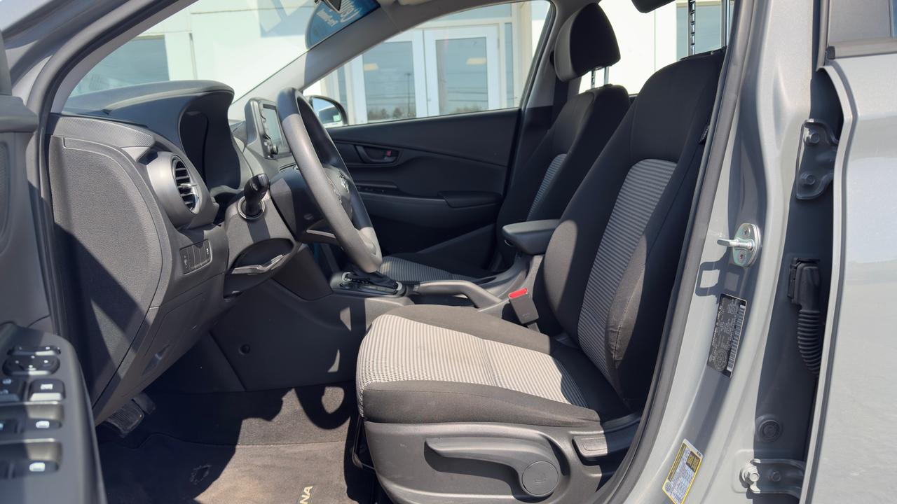 2021 Hyundai KONA SE Photo4