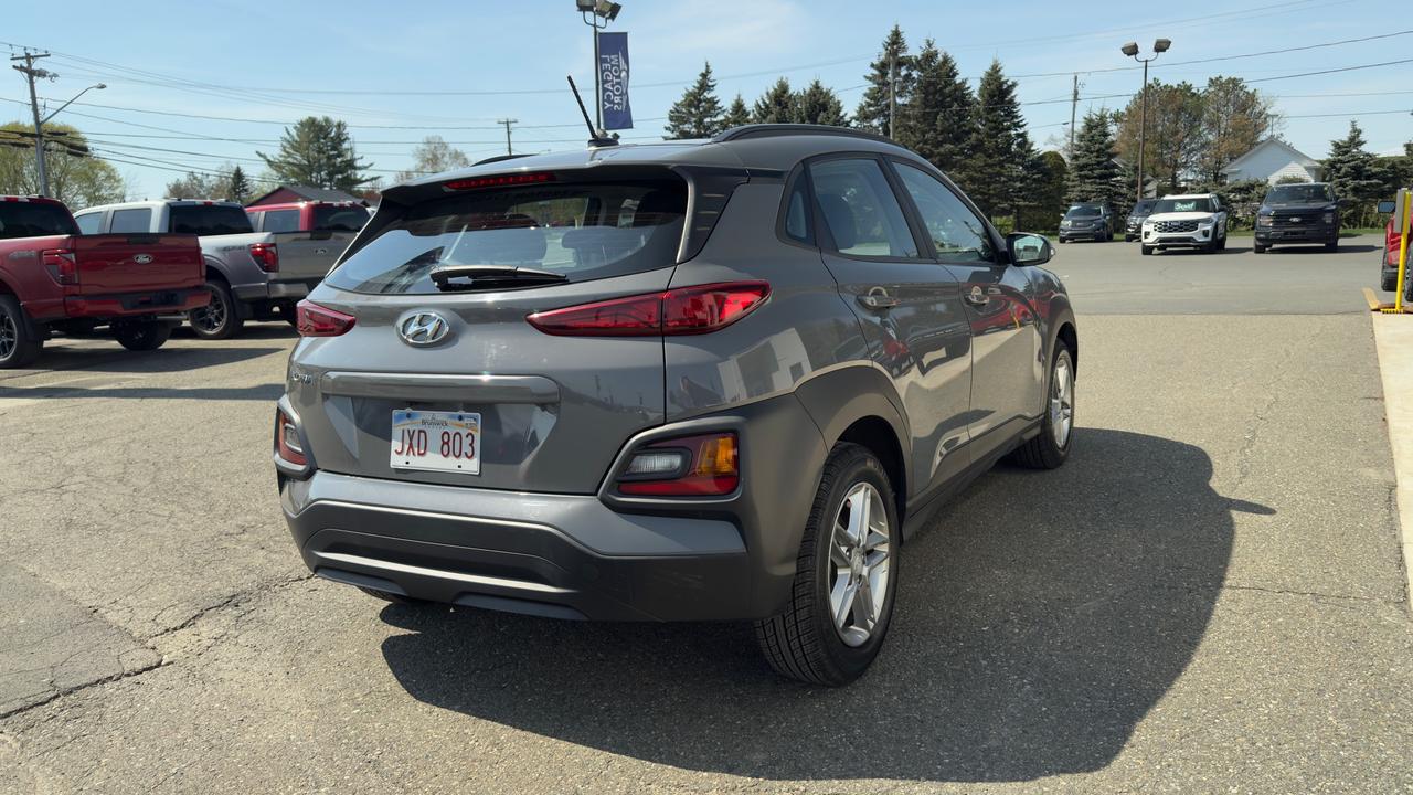 2021 Hyundai KONA SE Photo2