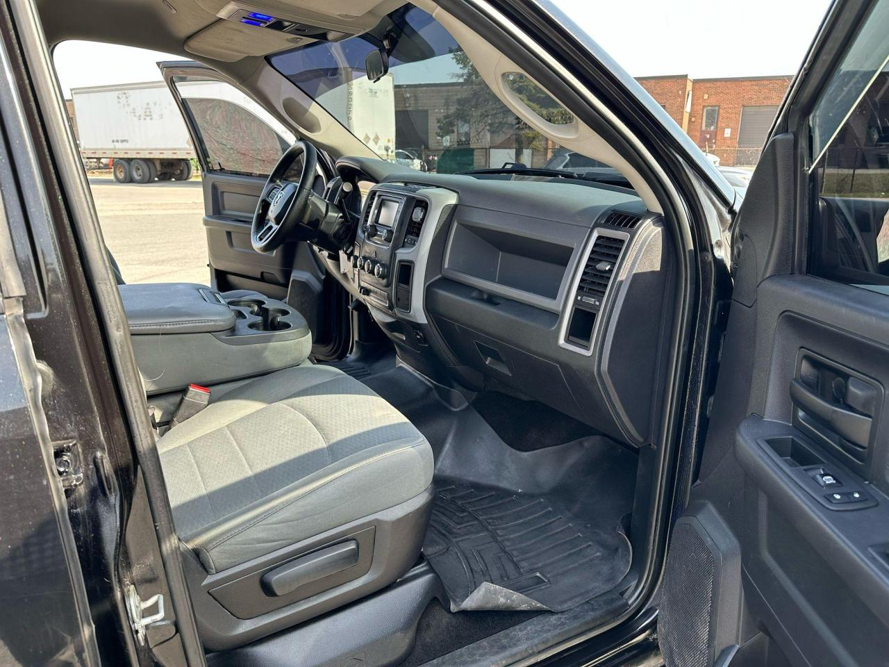 2017 RAM 1500 4WD Crew Cab Express Ltd // FULLY CERTIFIED - Photo #28