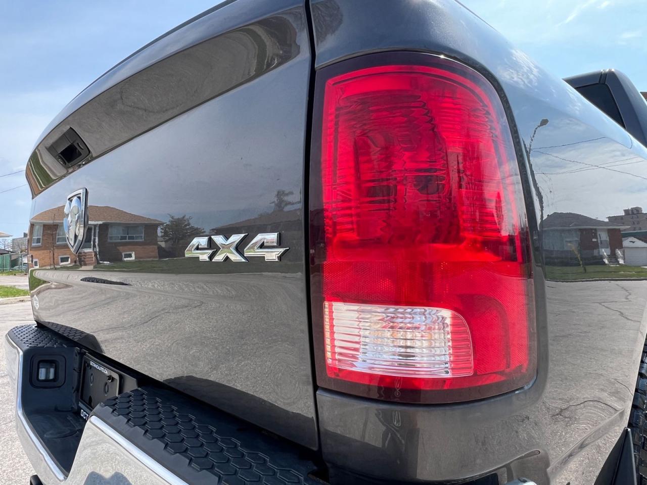 2017 RAM 1500 SLT Crew Cab SWB 4WD - Photo #6