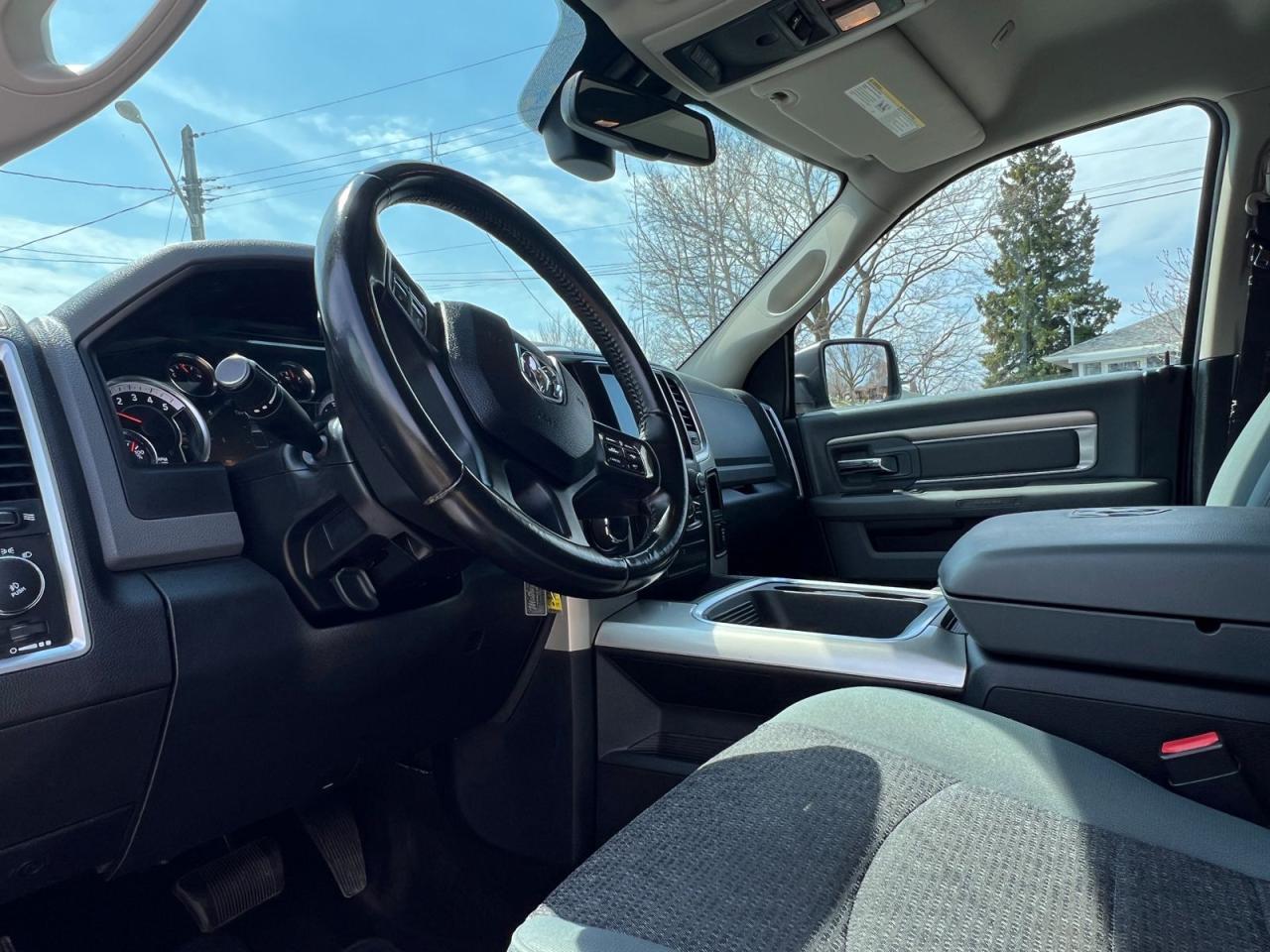 2017 RAM 1500 SLT Crew Cab SWB 4WD - Photo #8