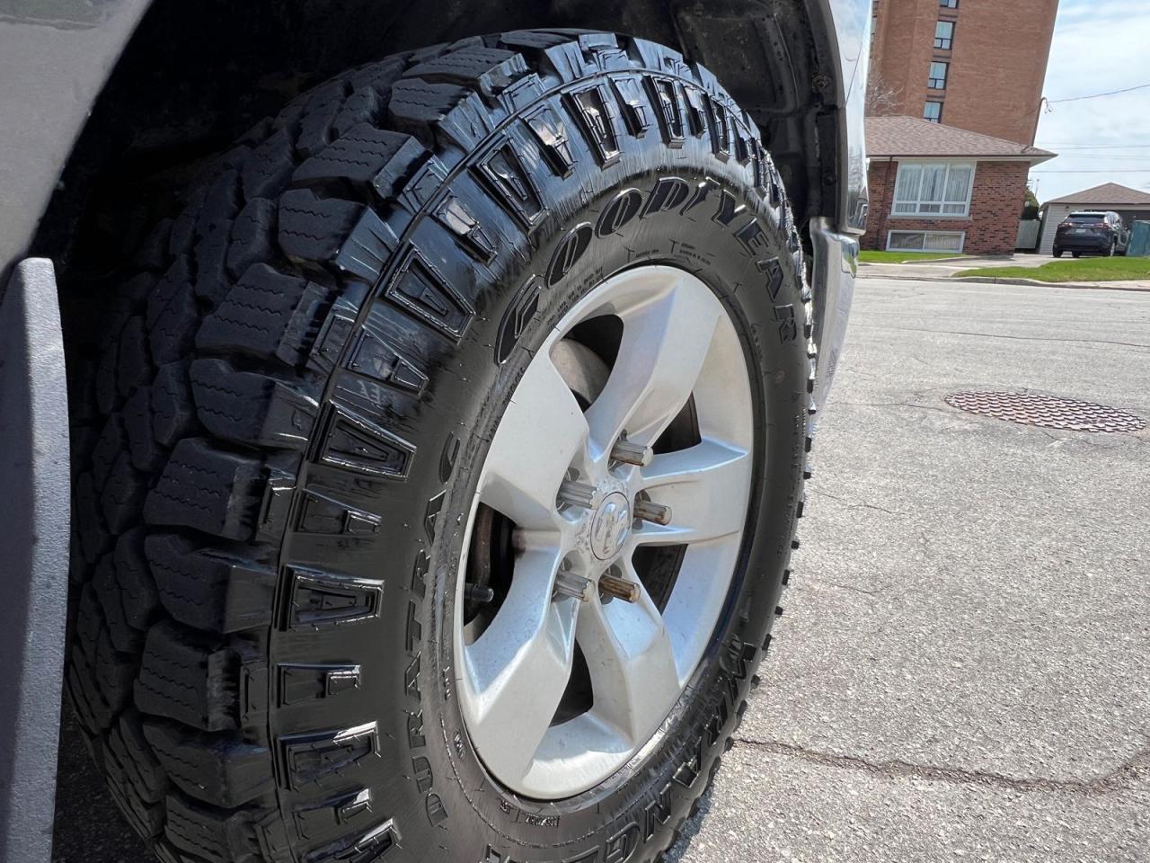 2017 RAM 1500 SLT Crew Cab SWB 4WD - Photo #7