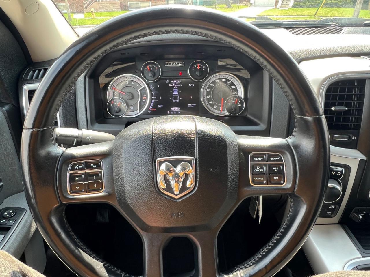 2017 RAM 1500 SLT Crew Cab SWB 4WD - Photo #10
