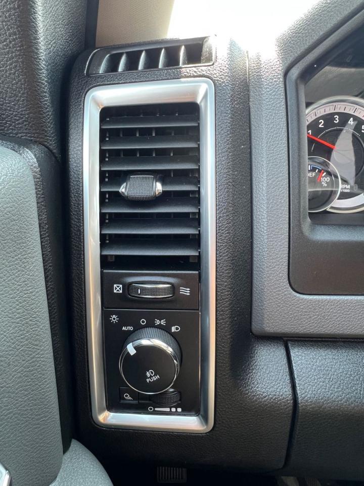 2017 RAM 1500 SLT Crew Cab SWB 4WD - Photo #15