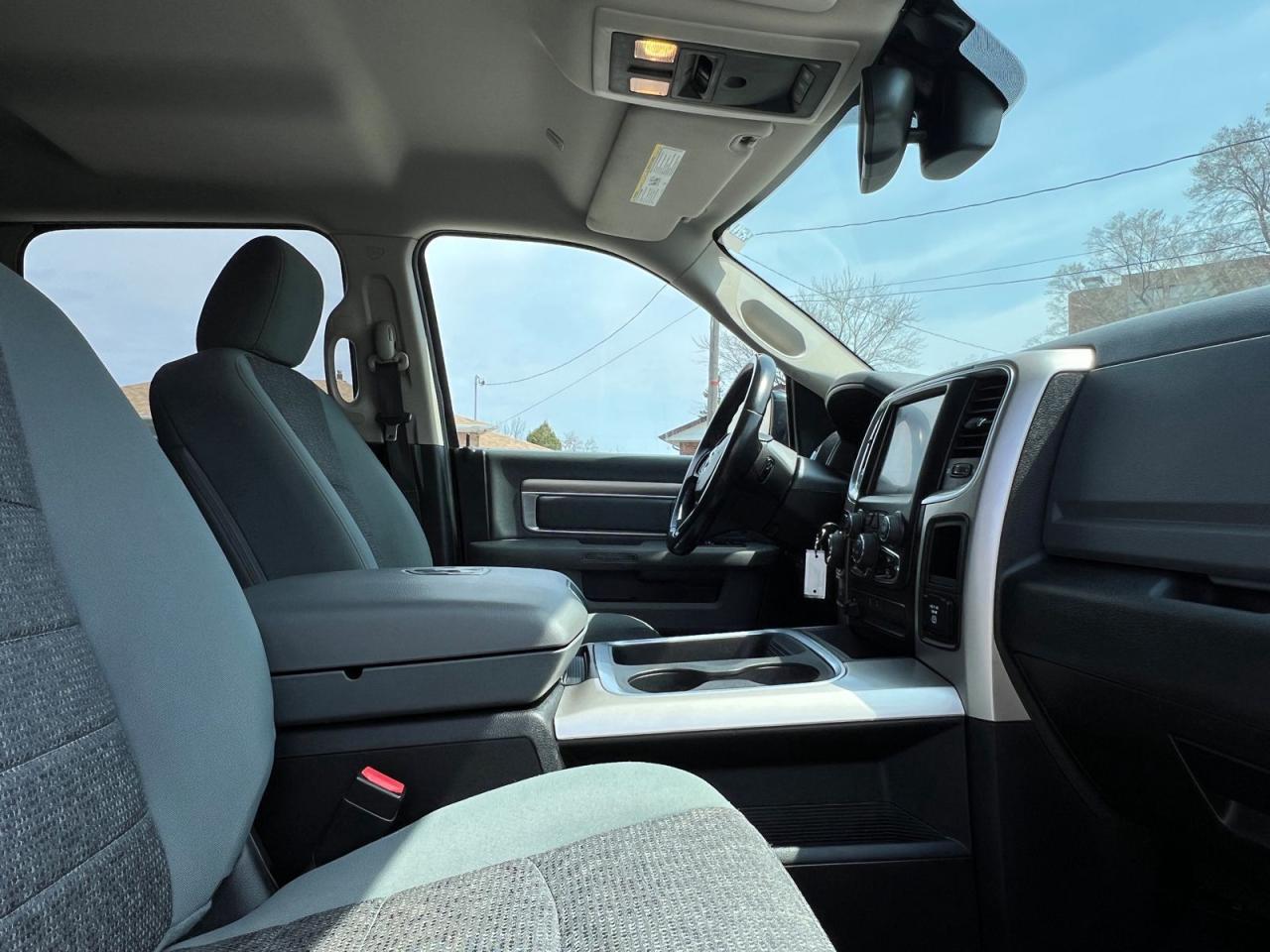 2017 RAM 1500 SLT Crew Cab SWB 4WD - Photo #18